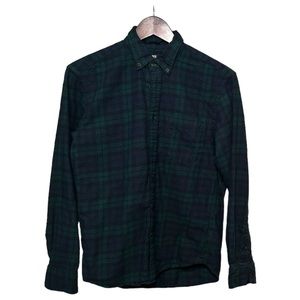 Classic Comfort: Men’s XS Uniqlo Dark Blue and Dark Green Plaid Flannel